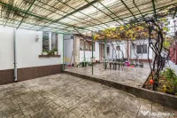 Casă cu 4 camere, anexă locuibilă și teren de 234 mp | Piața Sudului 