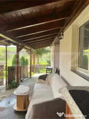 Casă renovată cu 4 camere și teren de 2.000 mp, terasă ?
