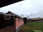 Casă renovată cu 4 camere și teren de 2.000 mp, terasă ?
