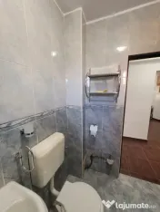 Apartament cu 3 camere de închiriat, spațios și luminos, 