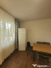 Apartament cu 3 camere de închiriat, spațios și luminos, 