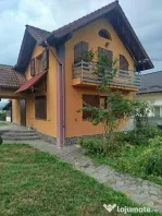 Casă renovată P+1 - 5 camere și teren generos de 1.300 mp