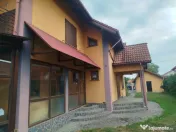 Casă renovată P+1 - 5 camere și teren generos de 1.300 mp 