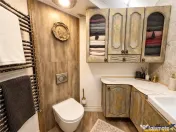 Resedinta Art Nouveau in inima orasului: Corp de casa cu o m