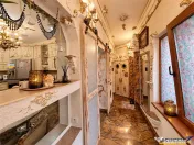 Resedinta Art Nouveau in inima orasului: Corp de casa cu o m