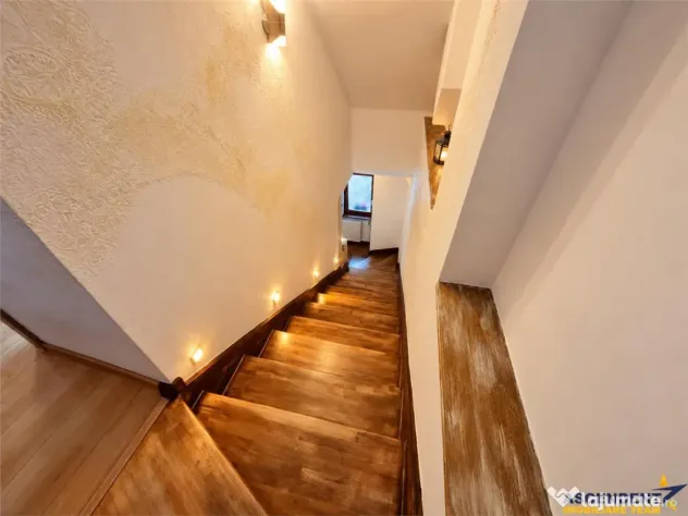 Resedinta Art Nouveau in inima orasului: Corp de casa cu o m - Brasov (Brasov)
