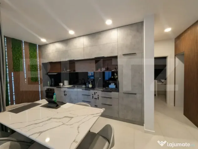 Apartament cu 3 camere, balcon închis și parcare inclusă - Oradea (Bihor)