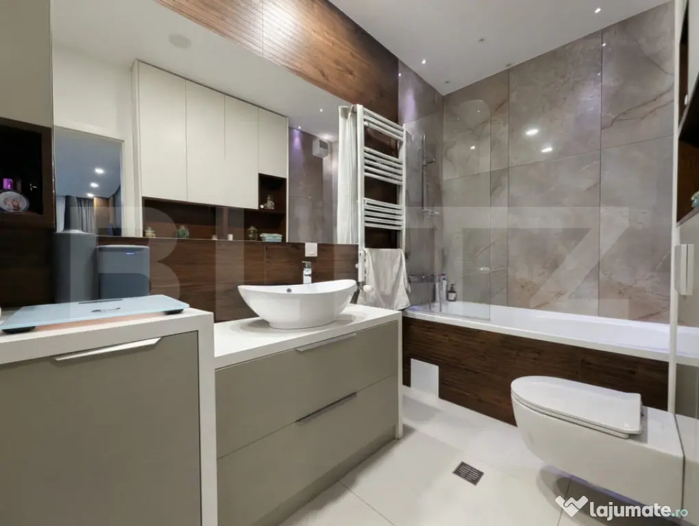 Apartament cu 3 camere, balcon închis și parcare inclusă - Oradea (Bihor)