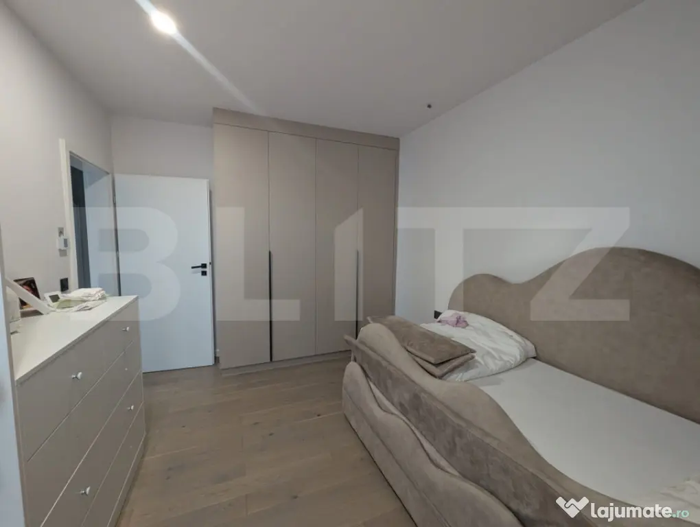 Apartament cu 3 camere, balcon închis și parcare inclusă - Oradea (Bihor)