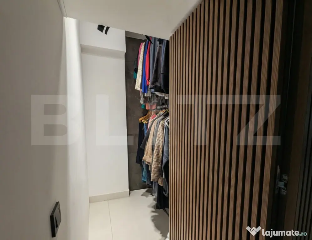 Apartament cu 3 camere, balcon închis și parcare inclusă - Oradea (Bihor)