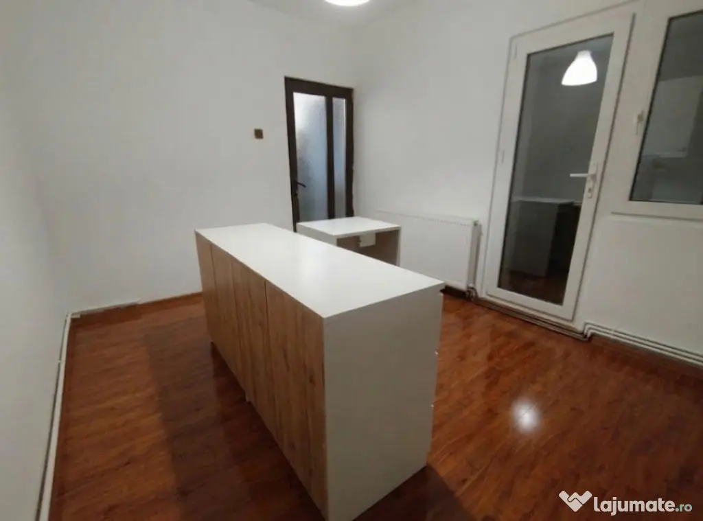 Apartament cu 3 camere central - Ploiesti (Prahova)