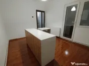 Apartament cu 3 camere central 