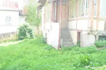 Teren intravilan cu o casa demolabila-Predeal