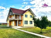 Casa lux in localitatea Sânmartin 