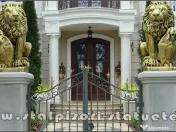 Statuetă leu mare cu blazon, auriu patinat, model S1. 
