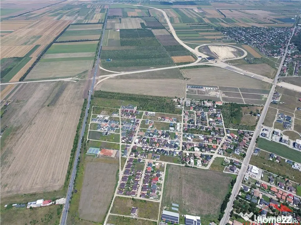 Teren de pe E 85 langa Autostrada A7 Focsani
