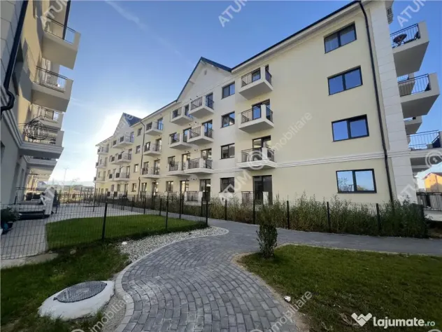 Spatiu comercial de 59 mp cu 2 locuri de parcare in zona Pic