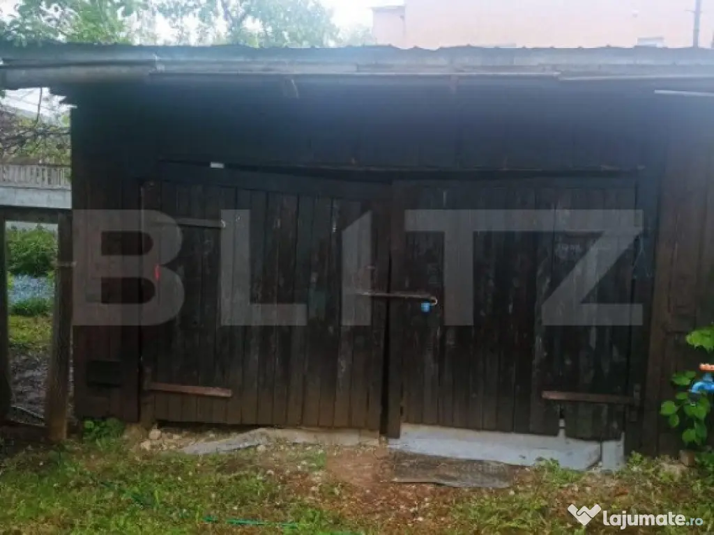 Apartament 3 camere decomandat, in vila, cu terten si intrar