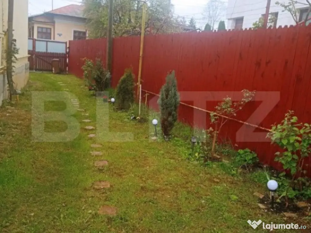 Apartament 3 camere decomandat, in vila, cu terten si intrar