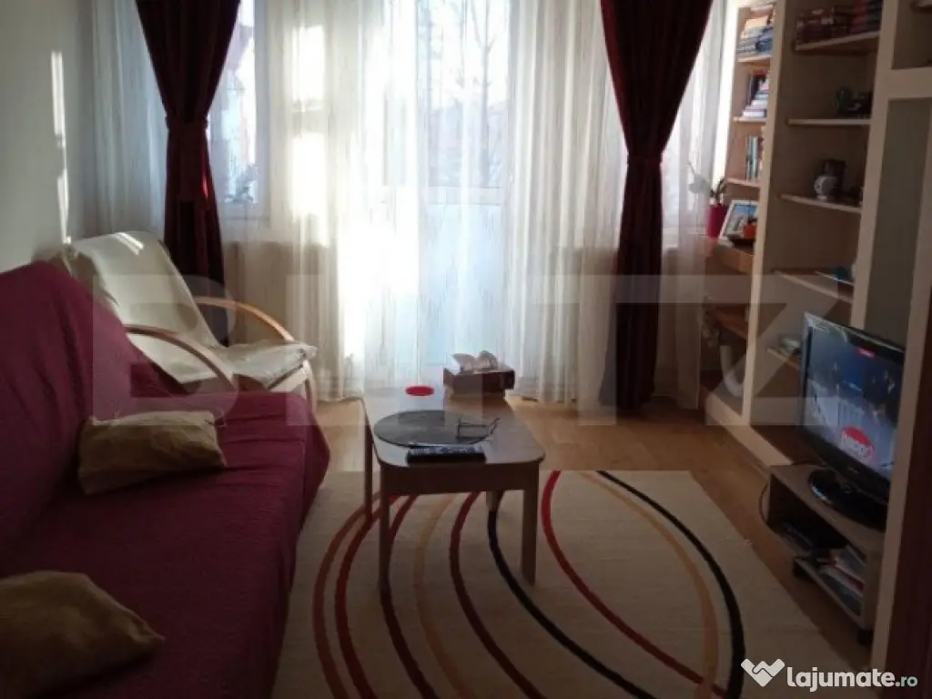 Apartament 3 camere decomandat, in vila, cu terten si intrar