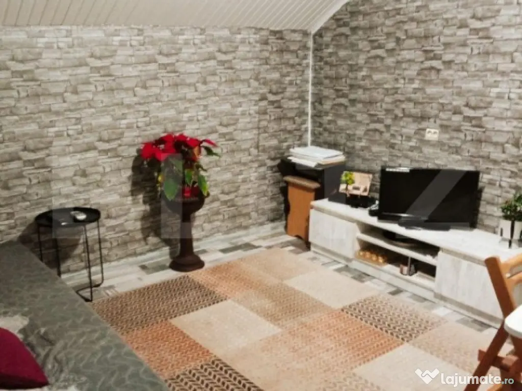 Apartament 3 camere decomandat, in vila, cu terten si intrar