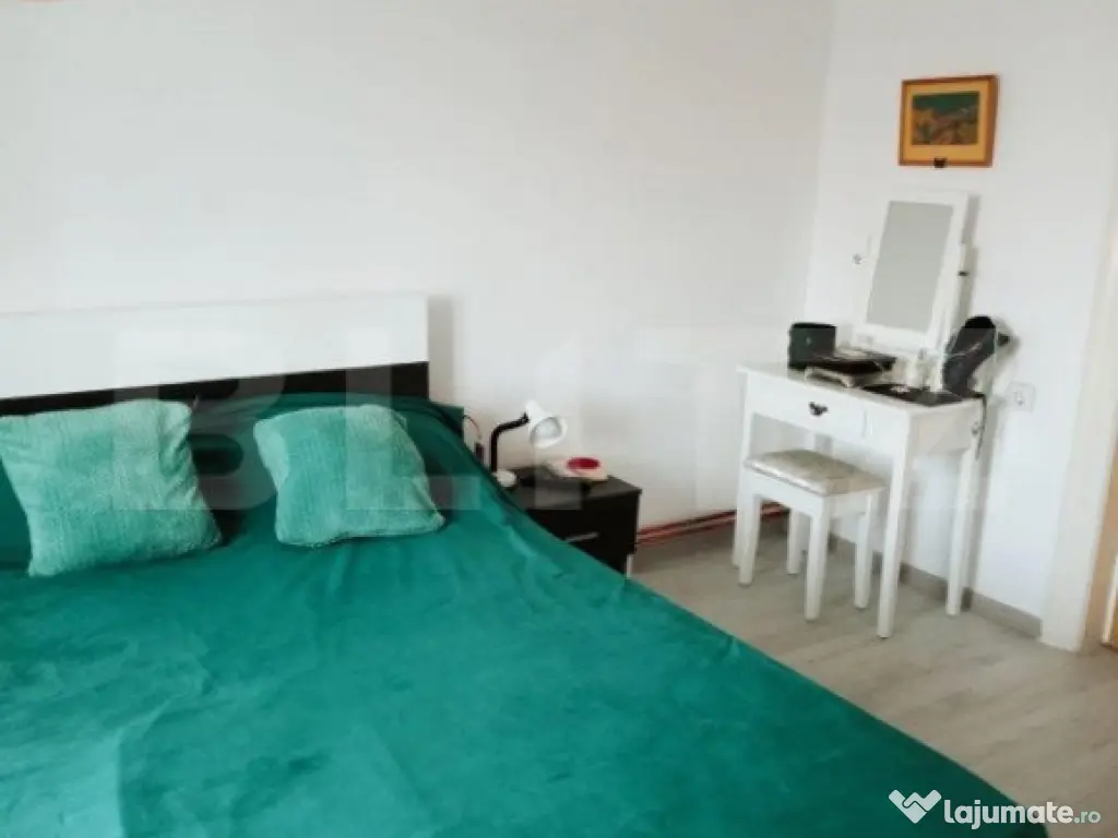 Apartament 3 camere decomandat, in vila, cu terten si intrar