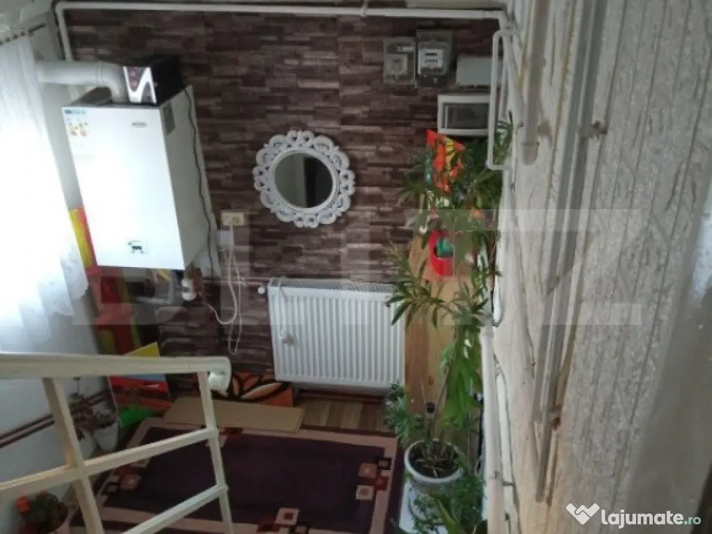 Apartament 3 camere decomandat, in vila, cu terten si intrar