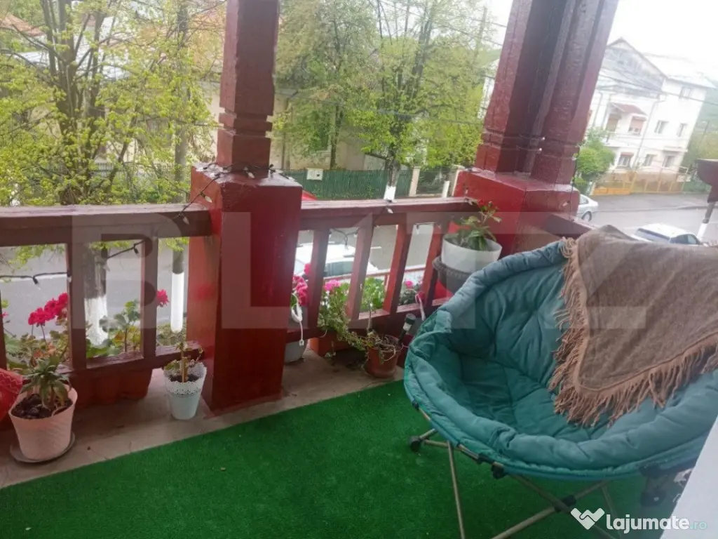 Apartament 3 camere decomandat, in vila, cu terten si intrar