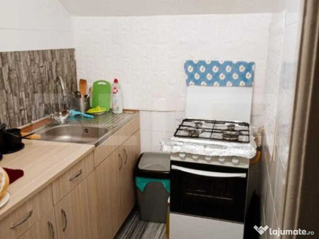 Apartament 3 camere decomandat, in vila, cu terten si intrar