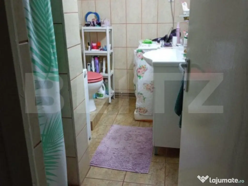 Apartament 3 camere decomandat, in vila, cu terten si intrar