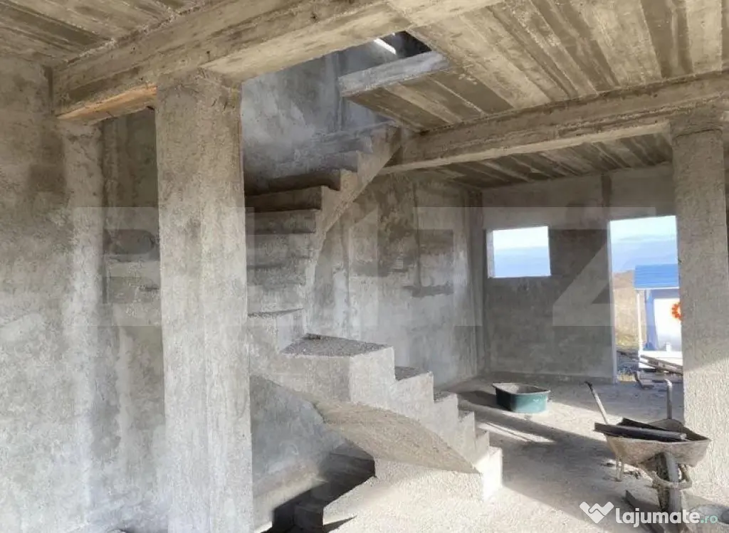 Casa tip Duplex cu 4 camere, 117mp utili, teren 385 mp - Izv