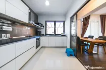 Casa individuala/240mp utili/teren 700mp/2 garaje/zona Stadionului