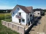 Casa cu 5 camere + garaj , situata in Valea Ursului