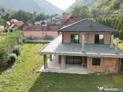 Casa de lux, cu vedere panoramica asupra muntilor, 2600mp te 
