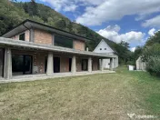 Casa de lux, cu vedere panoramica asupra muntilor, 2600mp te 