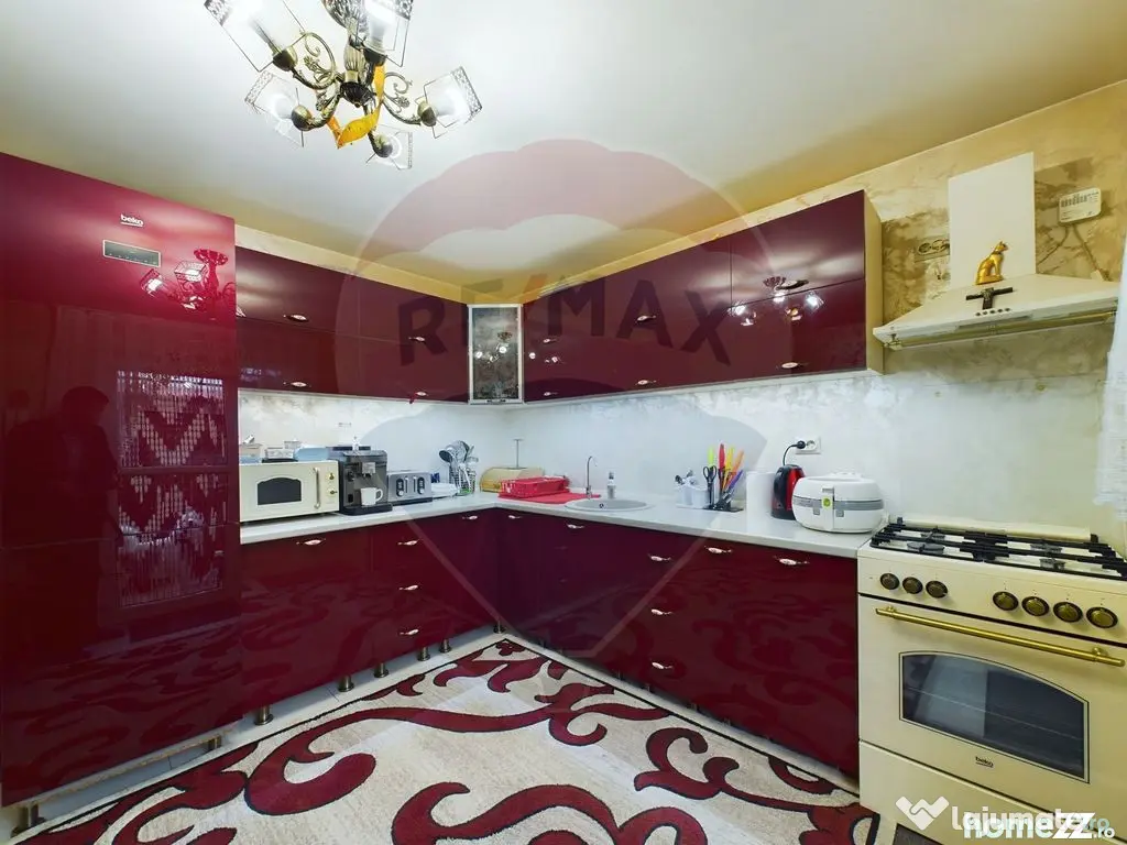 Casă / Vilă 5 camere + Mansarda Foarte Spatioasa