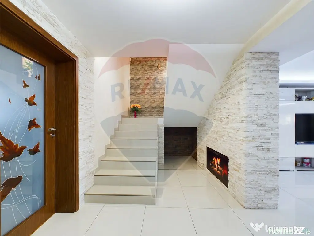 Casă / Vilă 5 camere + Mansarda Foarte Spatioasa