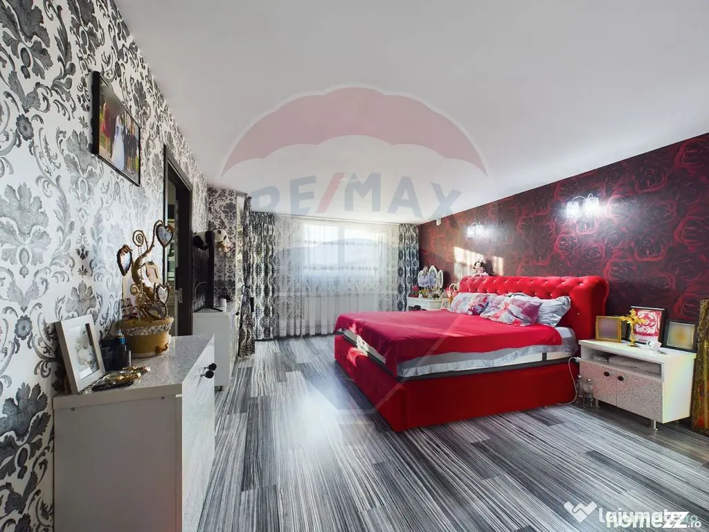 Casă / Vilă 5 camere + Mansarda Foarte Spatioasa