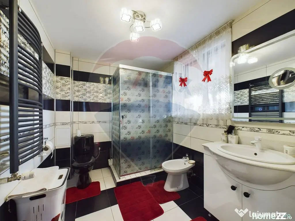 Casă / Vilă 5 camere + Mansarda Foarte Spatioasa