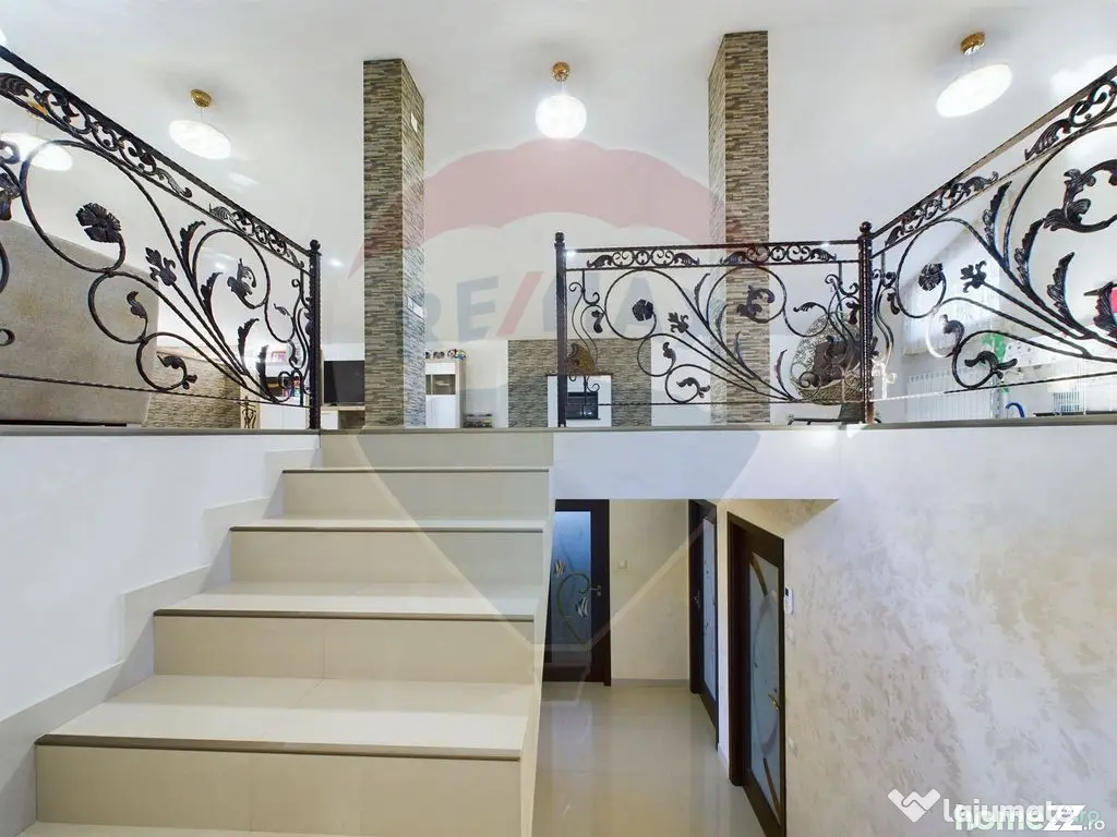 Casă / Vilă 5 camere + Mansarda Foarte Spatioasa