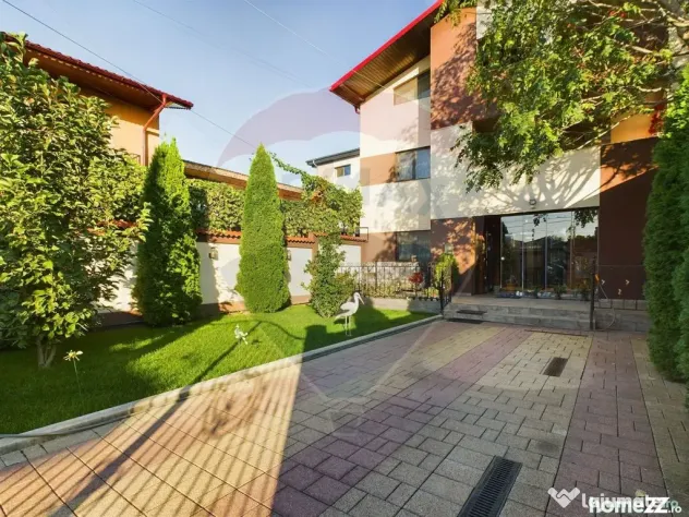 Casă / Vilă 5 camere + Mansarda Foarte Spatioasa