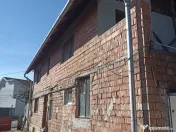 De casa particulara la rosu în Sfântu Gheorghe 