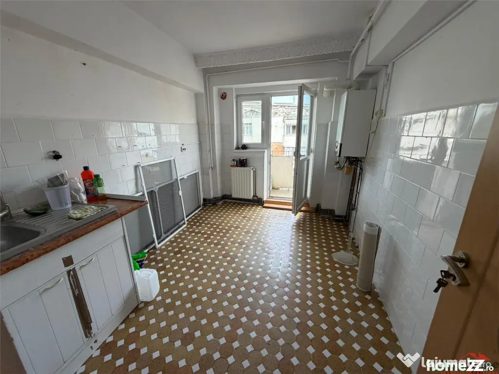 Apartament 4 camere, etaj 4, ultracentral, 1 loc de parcare