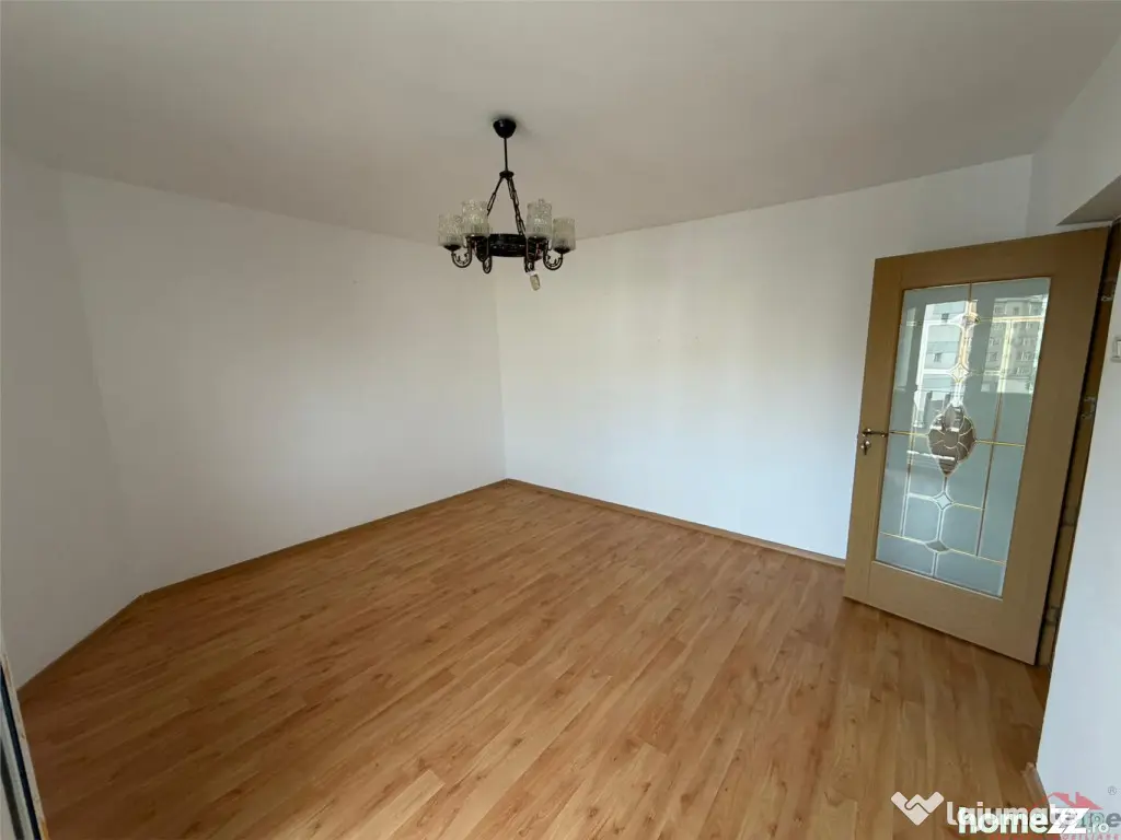 Apartament 4 camere, etaj 4, ultracentral, 1 loc de parcare