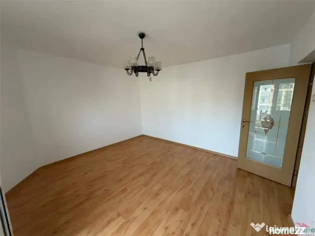 Apartament 4 camere, etaj 4, ultracentral, 1 loc de parcare