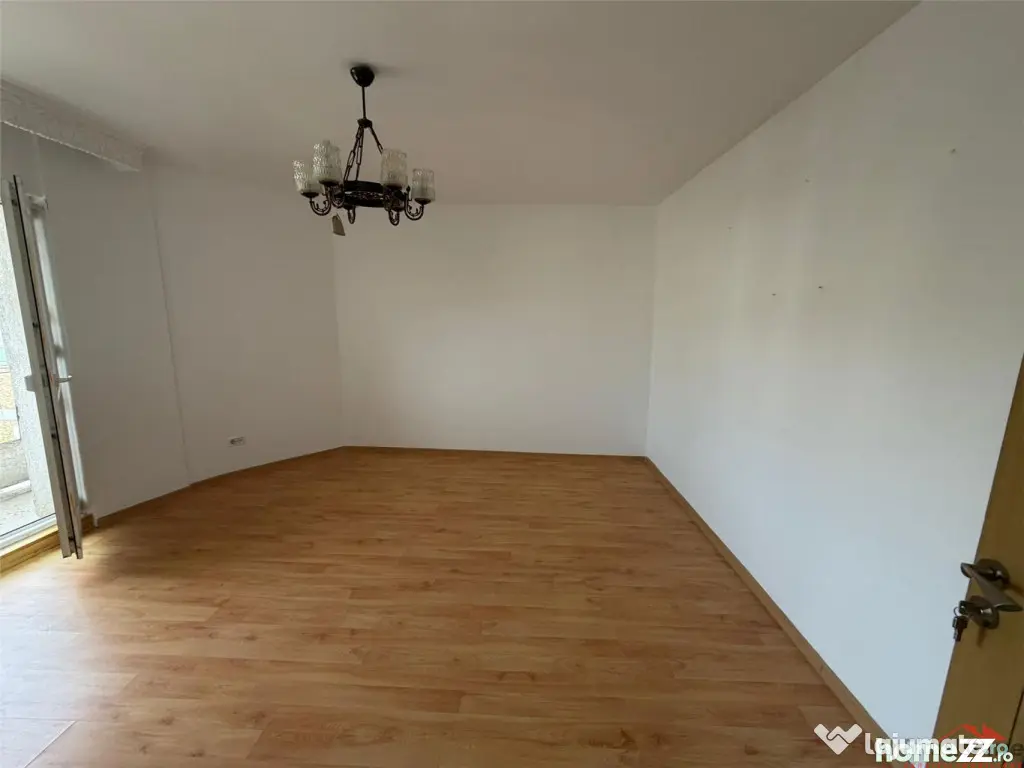 Apartament 4 camere, etaj 4, ultracentral, 1 loc de parcare