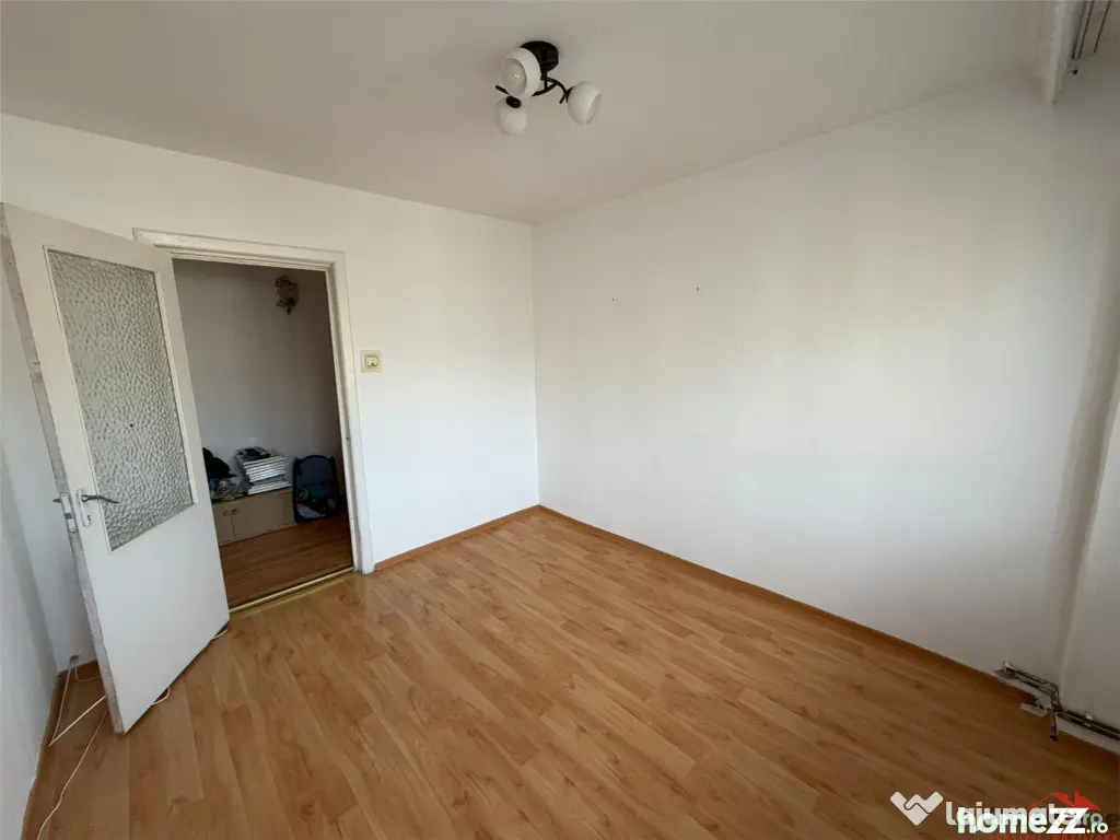Apartament 4 camere, etaj 4, ultracentral, 1 loc de parcare