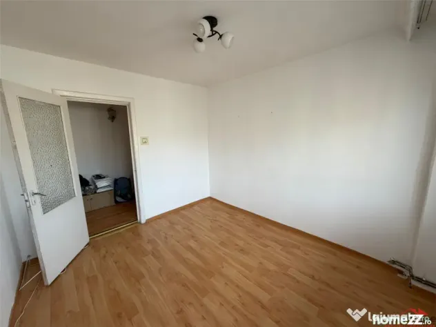 Apartament 4 camere, etaj 4, ultracentral, 1 loc de parcare