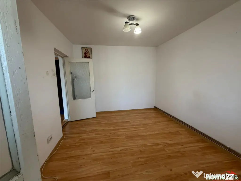 Apartament 4 camere, etaj 4, ultracentral, 1 loc de parcare