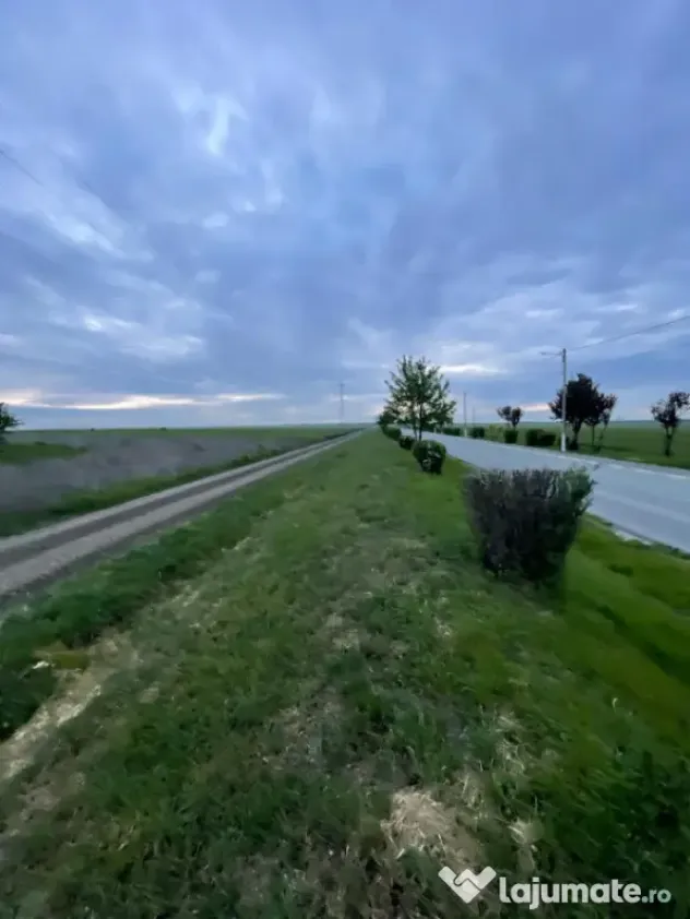 Teren intravilan de vanzare situat in zona COSTINESTI langa